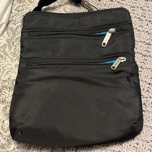 Travelon slash-proof crossbody bag
